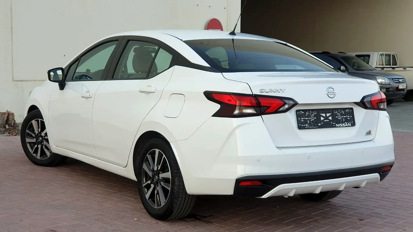 NISSAN SUNNY 1.5L - GCC SPECS - UNDER WARRANTY - FULL SERVICE HISTORY - ACCIDENT FREE - - Thumbnail 3