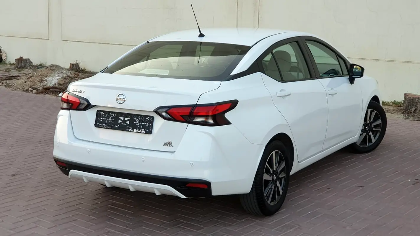 NISSAN SUNNY 1.5L - GCC SPECS - UNDER WARRANTY - FULL SERVICE HISTORY - ACCIDENT FREE - - Thumbnail 4