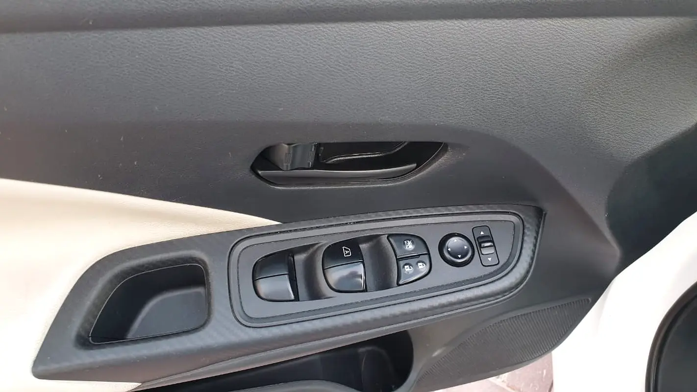 NISSAN SUNNY 1.5L - GCC SPECS - UNDER WARRANTY - FULL SERVICE HISTORY - ACCIDENT FREE - - Thumbnail 7
