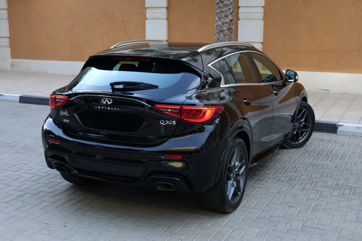 INFINITI Q30S - UNDER WARRANTY - GCC SPECS - FULL SERVICE HISTORY - ACCIDENT FREE - - Thumbnail 6