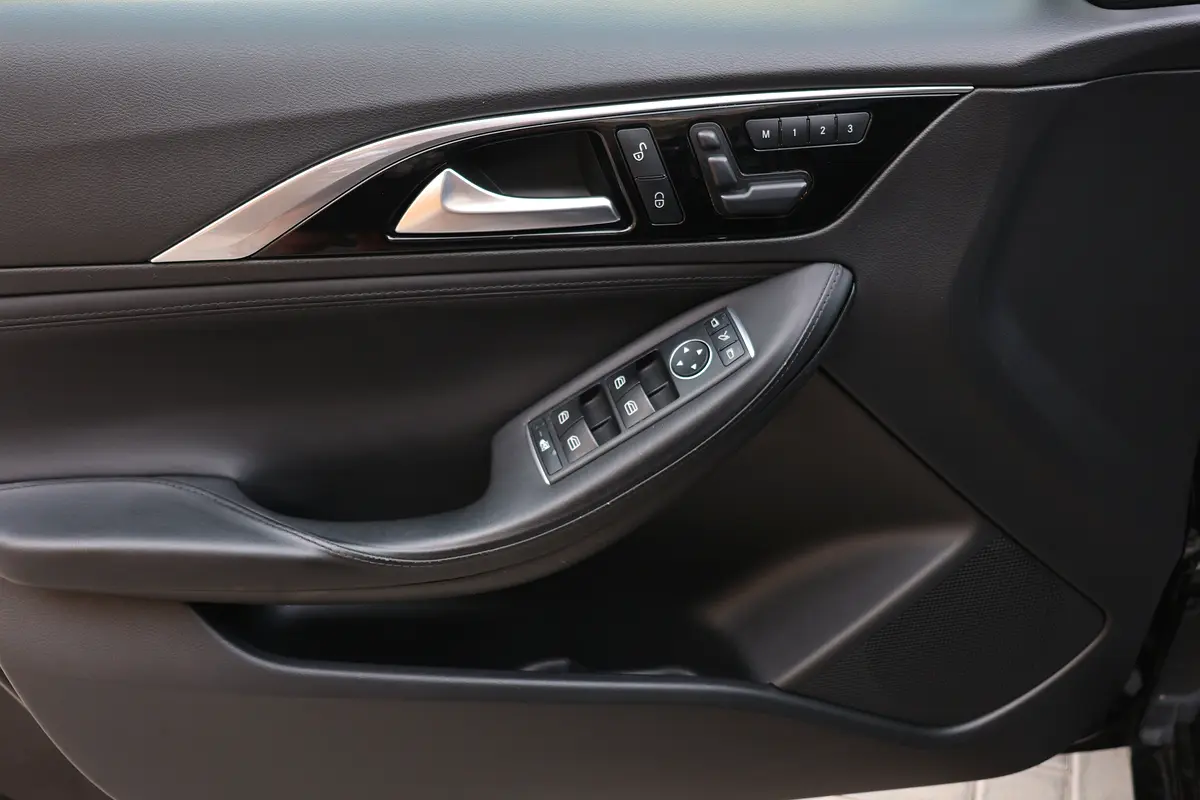 INFINITI Q30S - UNDER WARRANTY - GCC SPECS - FULL SERVICE HISTORY - ACCIDENT FREE - - Thumbnail 10