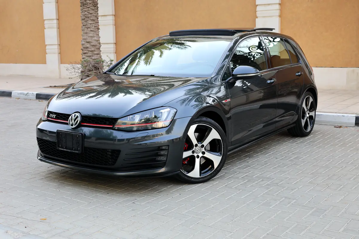 Volkswagen Golf GTI 2017 - 134000km-GCC Specs - Excellent Condition - Thumbnail 2