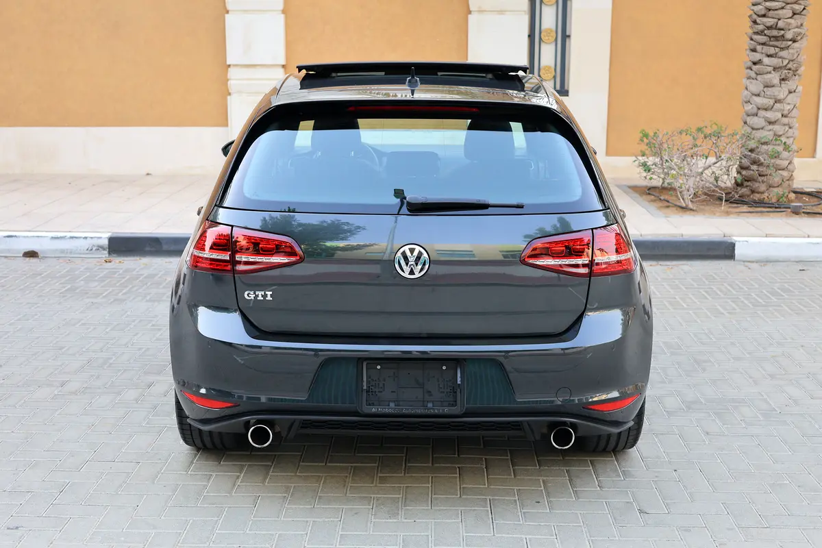 Volkswagen Golf GTI 2017 - 134000km-GCC Specs - Excellent Condition - Thumbnail 6
