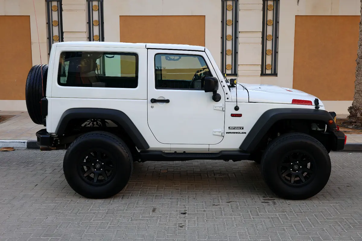 Jeep Wrangler Sport 3.6-2016-165000KM-GCC SPECS-EXCELLENT CONDITION - Thumbnail 9