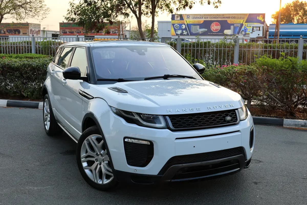 EVOQUE ( R-DYNAMIC ) - GCC SPECS - UNDER WARRANTY - ACCIDENT FREE - FULL SERVICE HISTORY - - Thumbnail 2