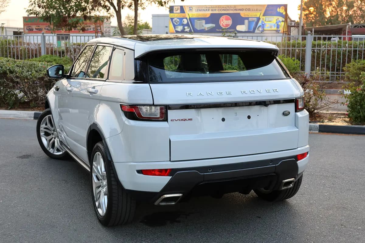 EVOQUE ( R-DYNAMIC ) - GCC SPECS - UNDER WARRANTY - ACCIDENT FREE - FULL SERVICE HISTORY - - Thumbnail 3