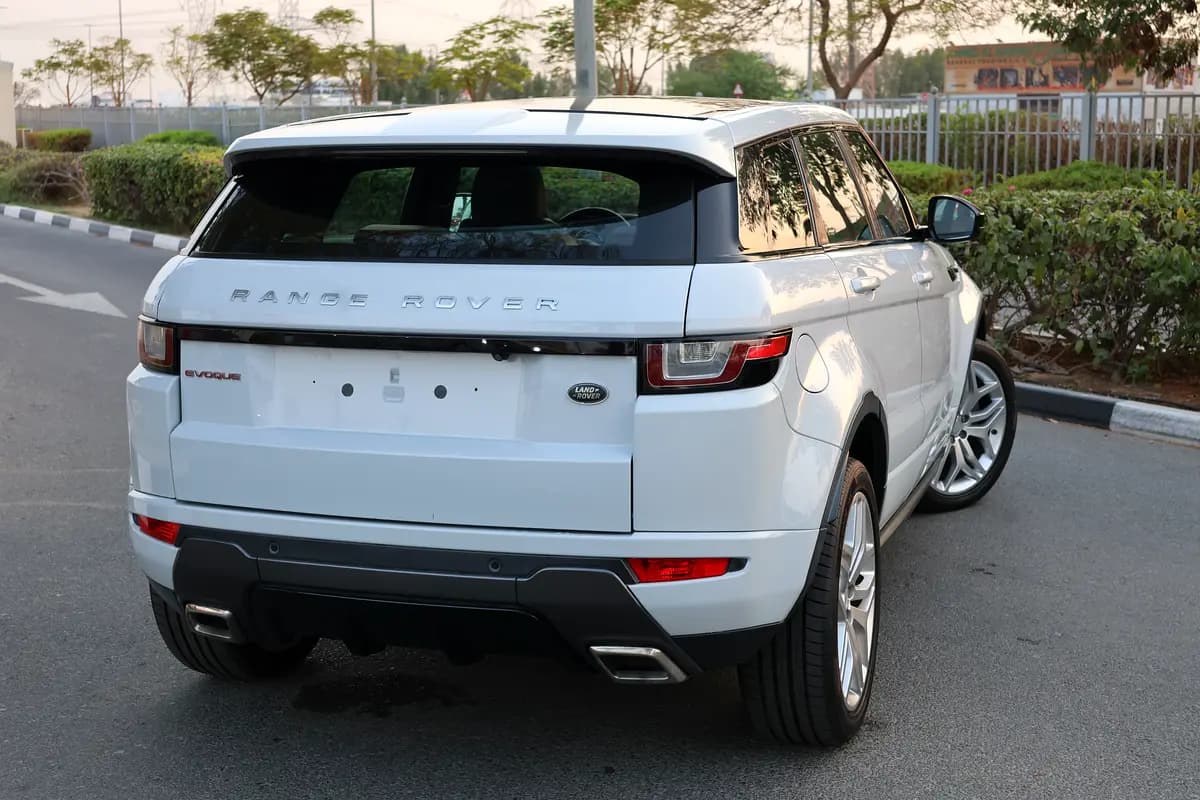 EVOQUE ( R-DYNAMIC ) - GCC SPECS - UNDER WARRANTY - ACCIDENT FREE - FULL SERVICE HISTORY - - Thumbnail 4