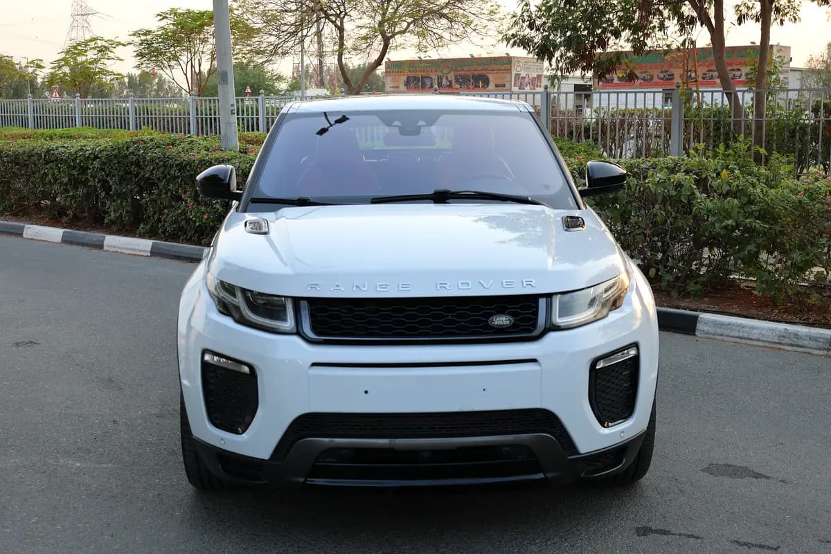 EVOQUE ( R-DYNAMIC ) - GCC SPECS - UNDER WARRANTY - ACCIDENT FREE - FULL SERVICE HISTORY - - Thumbnail 6