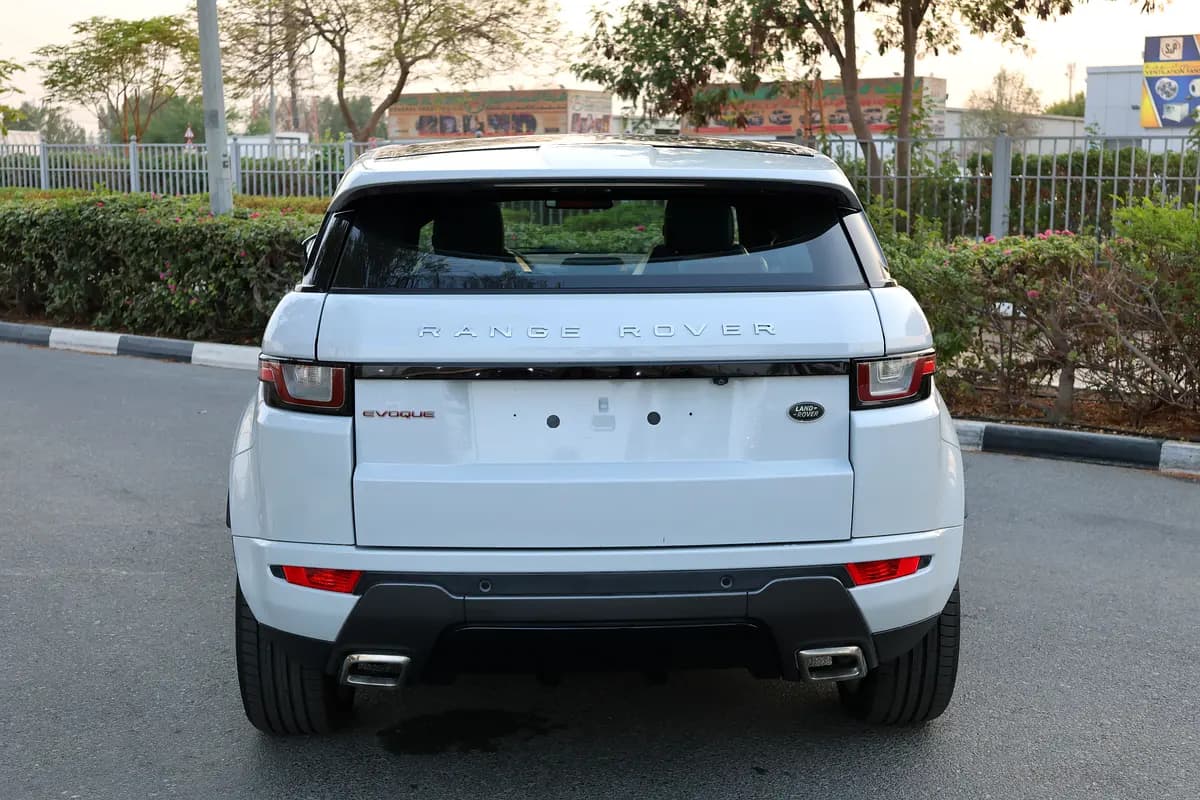 EVOQUE ( R-DYNAMIC ) - GCC SPECS - UNDER WARRANTY - ACCIDENT FREE - FULL SERVICE HISTORY - - Thumbnail 7
