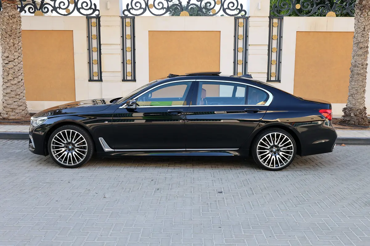 BMW 7-Series-740Li-2016-98000KM-GCC SPECS-EXCELLENT CONDITION - Thumbnail 6
