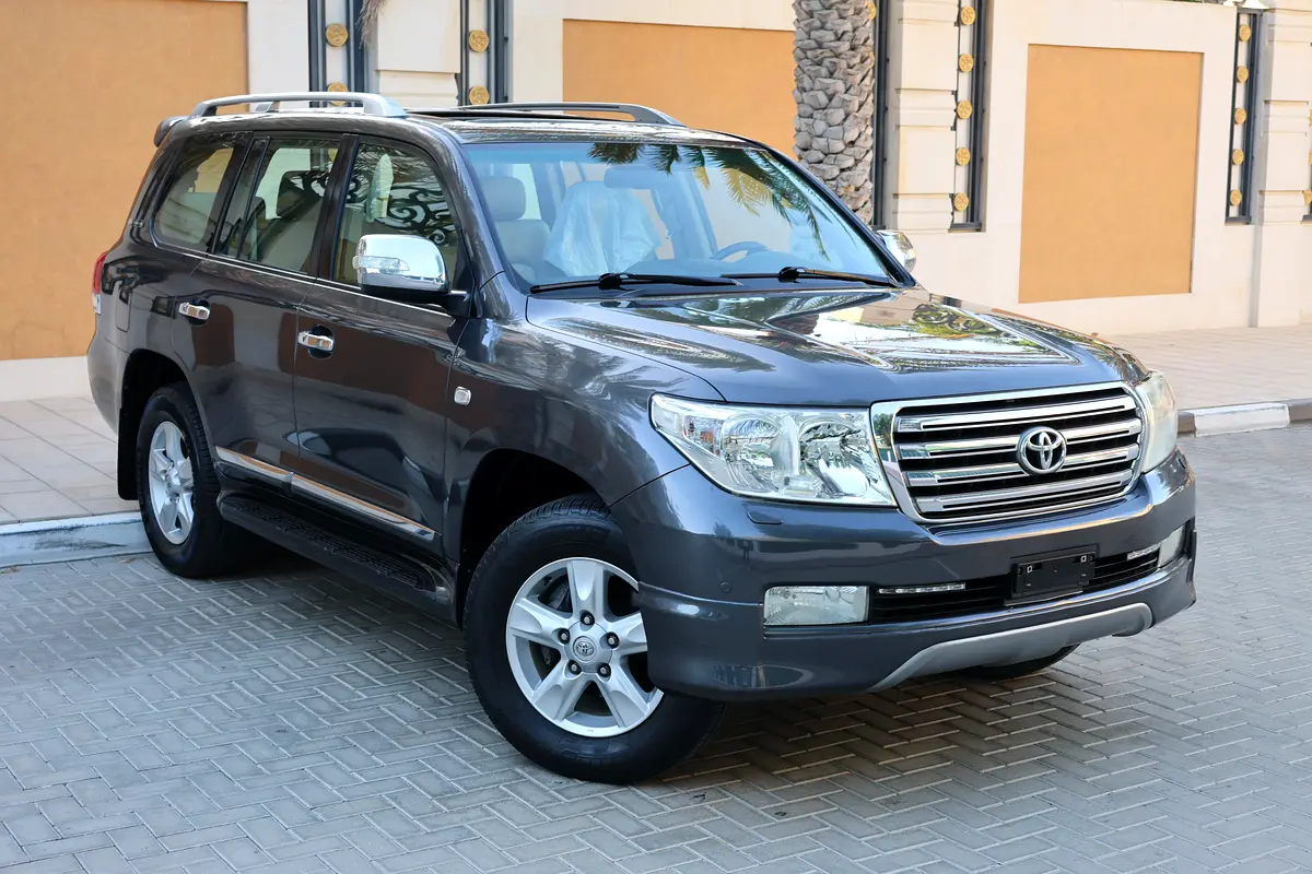 Toyota Land Cruiser VXR 2011 -153000KM- GCC Specs - Well Maintained - Image 1