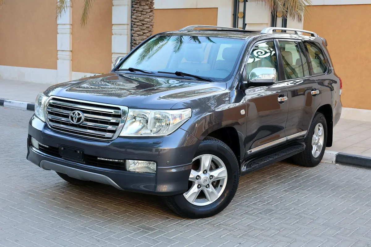 Toyota Land Cruiser VXR 2011 -153000KM- GCC Specs - Well Maintained - Thumbnail 2