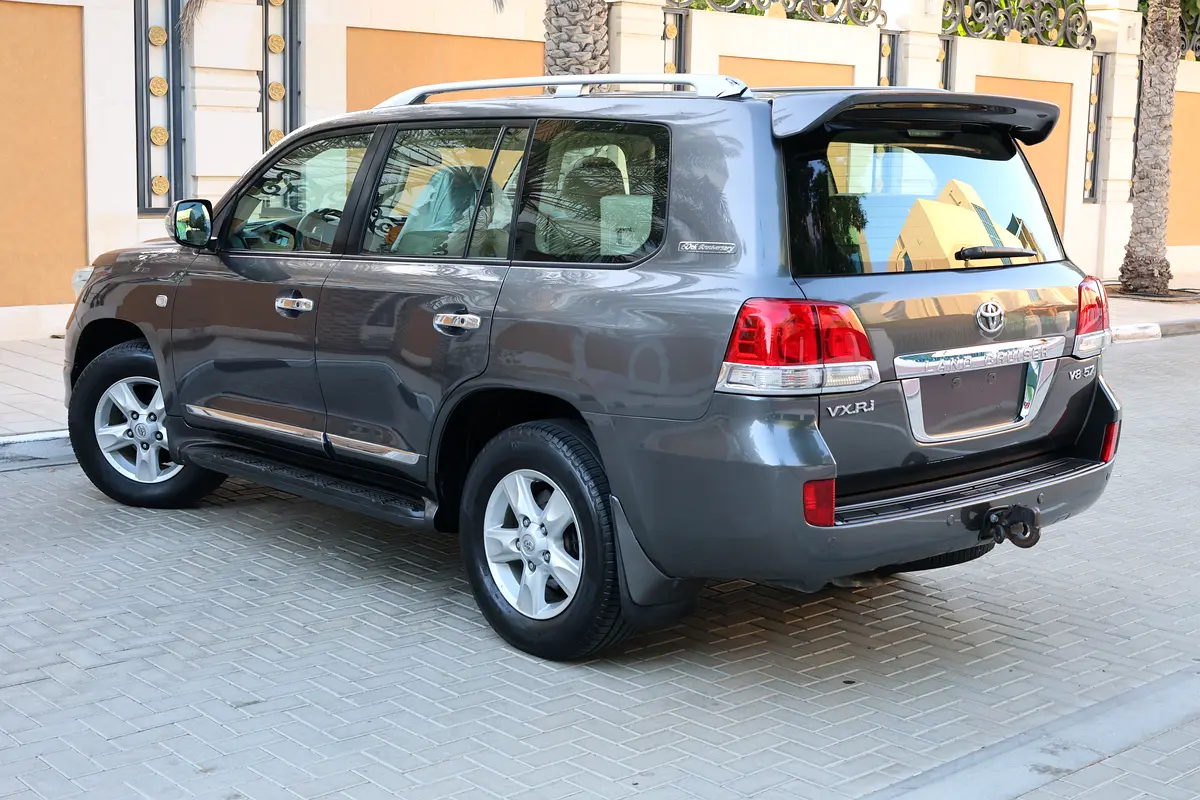 Toyota Land Cruiser VXR 2011 -153000KM- GCC Specs - Well Maintained - Thumbnail 3