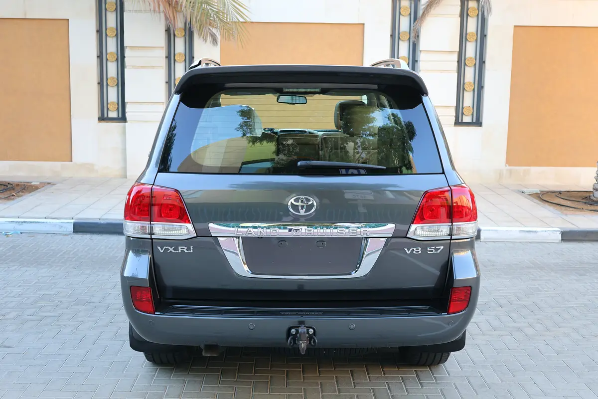 Toyota Land Cruiser VXR 2011 -153000KM- GCC Specs - Well Maintained - Thumbnail 6