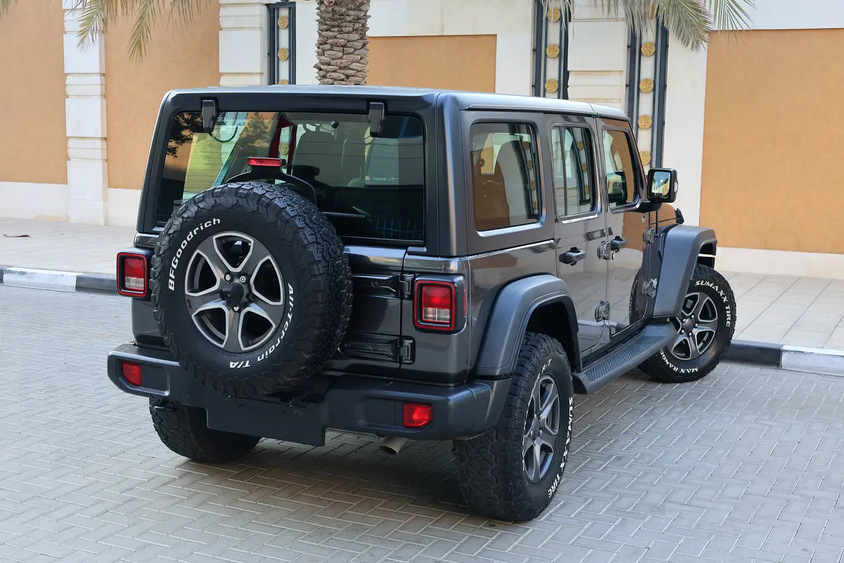 JEEP WRANGLER -unlimited sport 2018-129000KM-GCC SPECS-FULL SERVICE HISTORY-EXCELLENT CONDITION - Thumbnail 4