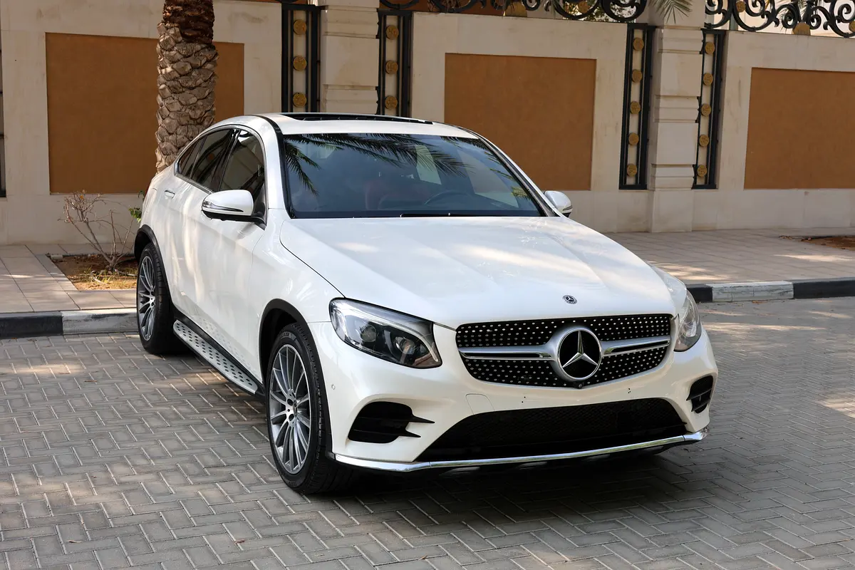 GLC250 COUPE AMG - GCC SPECS - FULL SERVICE HISTORY - ACCIDENT FREE - EXCELENT CONDITION - - Thumbnail 4