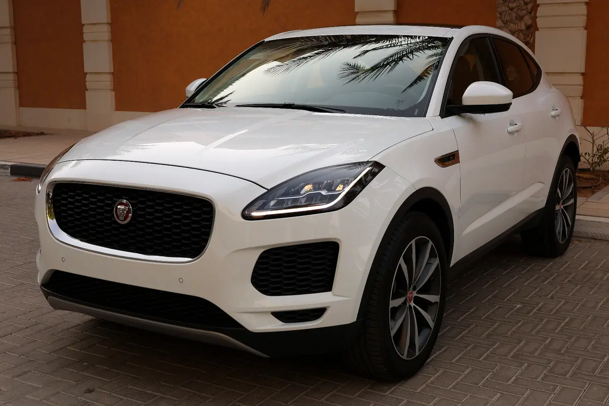 JAGUAR E-PACE P200 AWD ( S PLUS ) - GCC SPECS - ACCIDENT FREE - UNDER WARRANTY - - Thumbnail 3