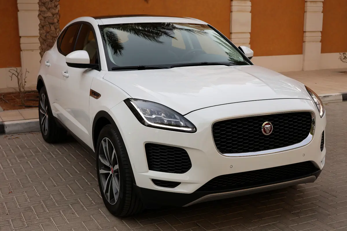 JAGUAR E-PACE P200 AWD ( S PLUS ) - GCC SPECS - ACCIDENT FREE - UNDER WARRANTY - - Thumbnail 4