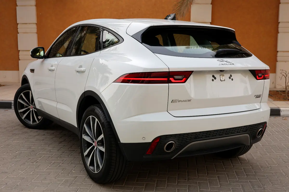 JAGUAR E-PACE P200 AWD ( S PLUS ) - GCC SPECS - ACCIDENT FREE - UNDER WARRANTY - - Thumbnail 5