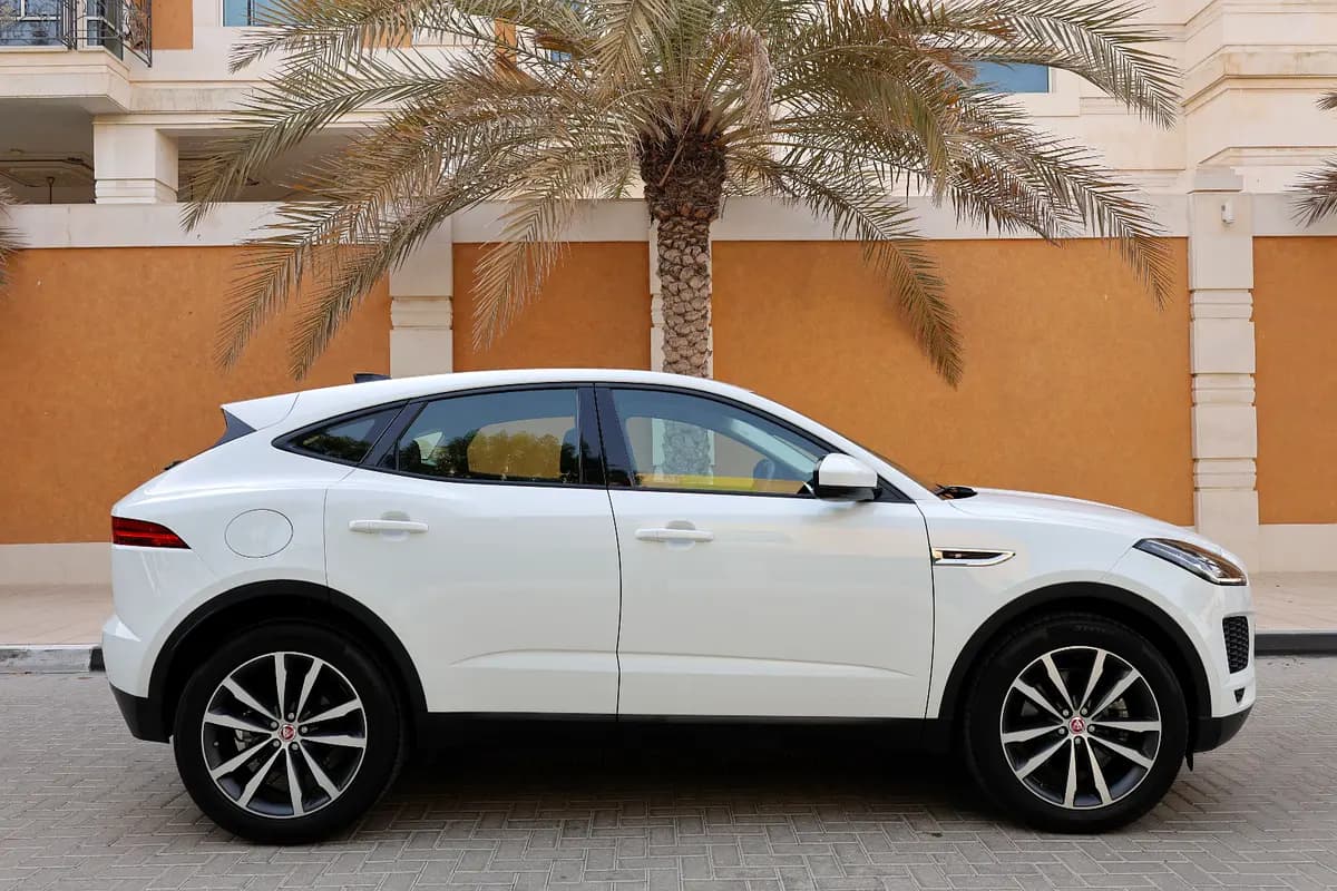 JAGUAR E-PACE P200 AWD ( S PLUS ) - GCC SPECS - ACCIDENT FREE - UNDER WARRANTY - - Thumbnail 9