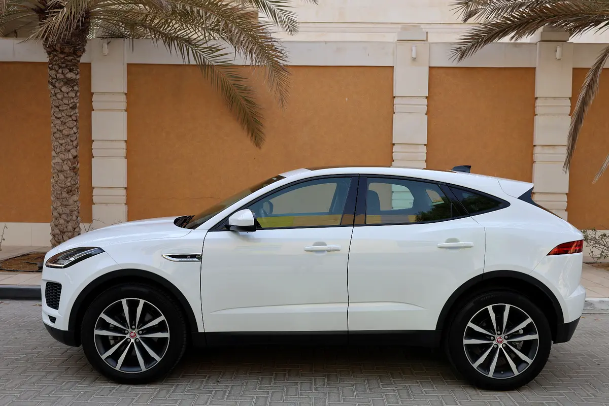 JAGUAR E-PACE P200 AWD ( S PLUS ) - GCC SPECS - ACCIDENT FREE - UNDER WARRANTY - - Thumbnail 10