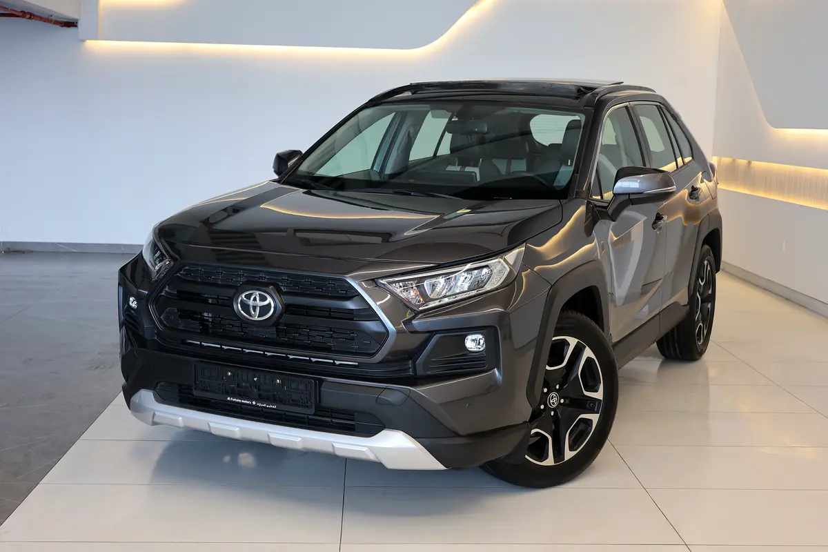 RAV4 ADVENTURE 4WD - GCC SPECS - ACCIDENT FREE - FULL SERVICE HISTORY - UNDER WARRANTY - - Image 1
