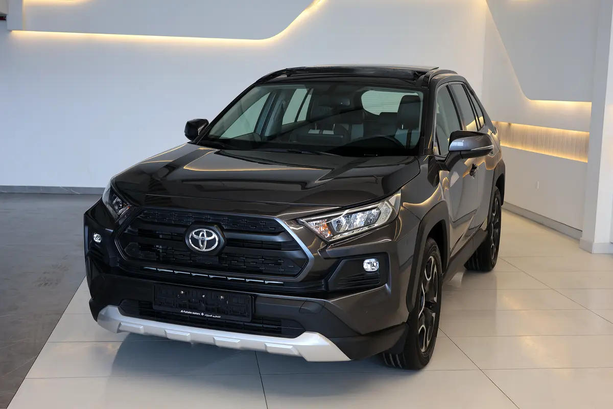 RAV4 ADVENTURE 4WD - GCC SPECS - ACCIDENT FREE - FULL SERVICE HISTORY - UNDER WARRANTY - - Thumbnail 3