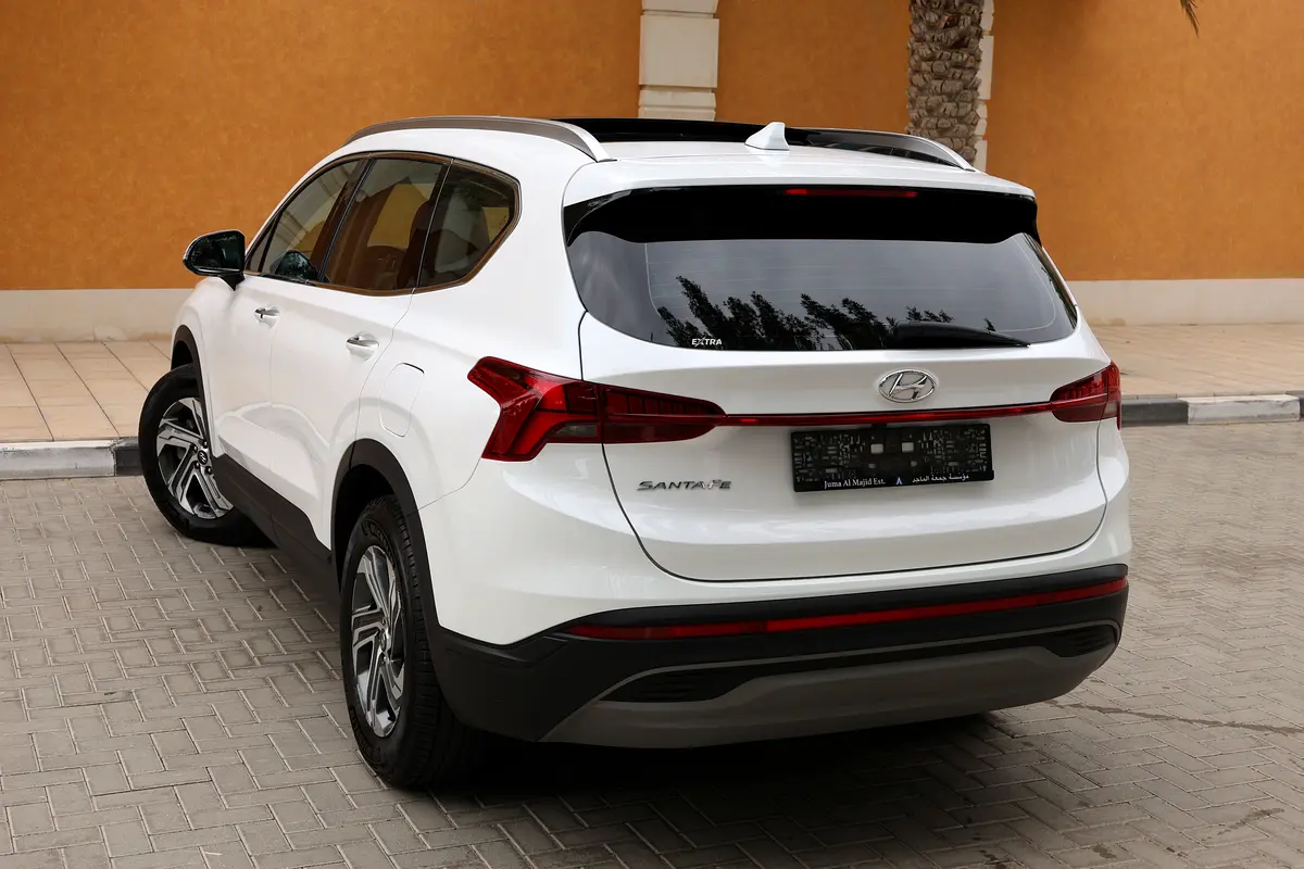 SANTA FE 2.5L ( COMFORT PLUS ) - GCC SPECS - UNDER WARRANTY UNTIL OCT 2028 - ACCIDENT FREE - - Thumbnail 5