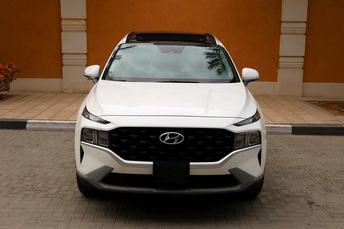 SANTA FE 2.5L ( COMFORT PLUS ) - GCC SPECS - UNDER WARRANTY UNTIL OCT 2028 - ACCIDENT FREE - - Thumbnail 7