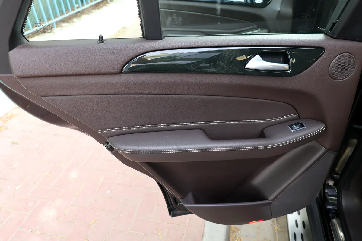 Mercedes-Benz GLE-Class-GLE 400 4Matic- 2018-116000KM-GCC SPECS-EXCELLENT CONDITION - Thumbnail 8