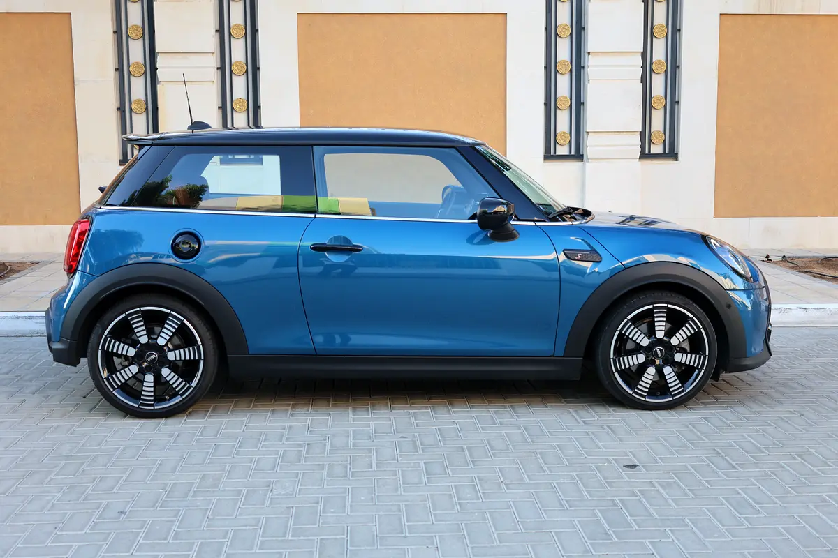 MINI COOPER S - GCC SPECS - UNDER WARRANTY / SERVICE CONTRACT - ACCIDENT FREE - FULL SERVICE HISTORY - Thumbnail 7