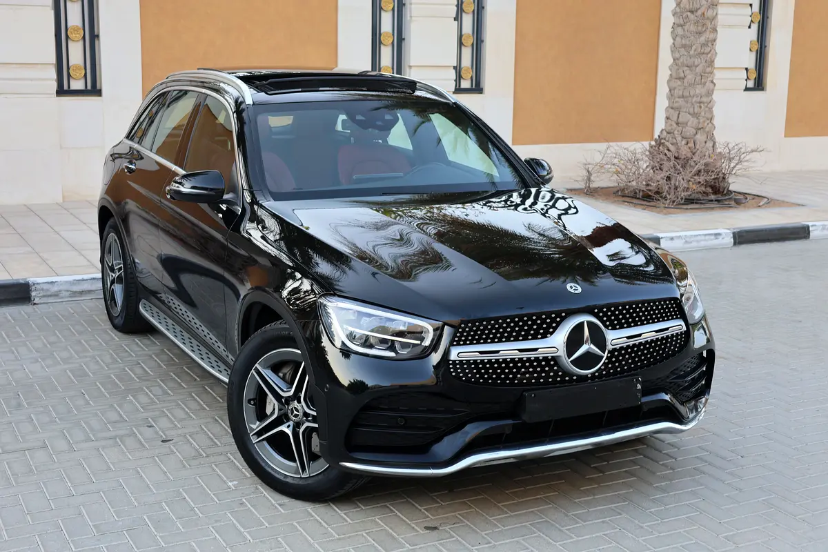 GLC200 AMG - GCC SPECS - UNDER WARRANTY - FULL SERVICE HISTORY - ACCIDENT FREE - Thumbnail 2