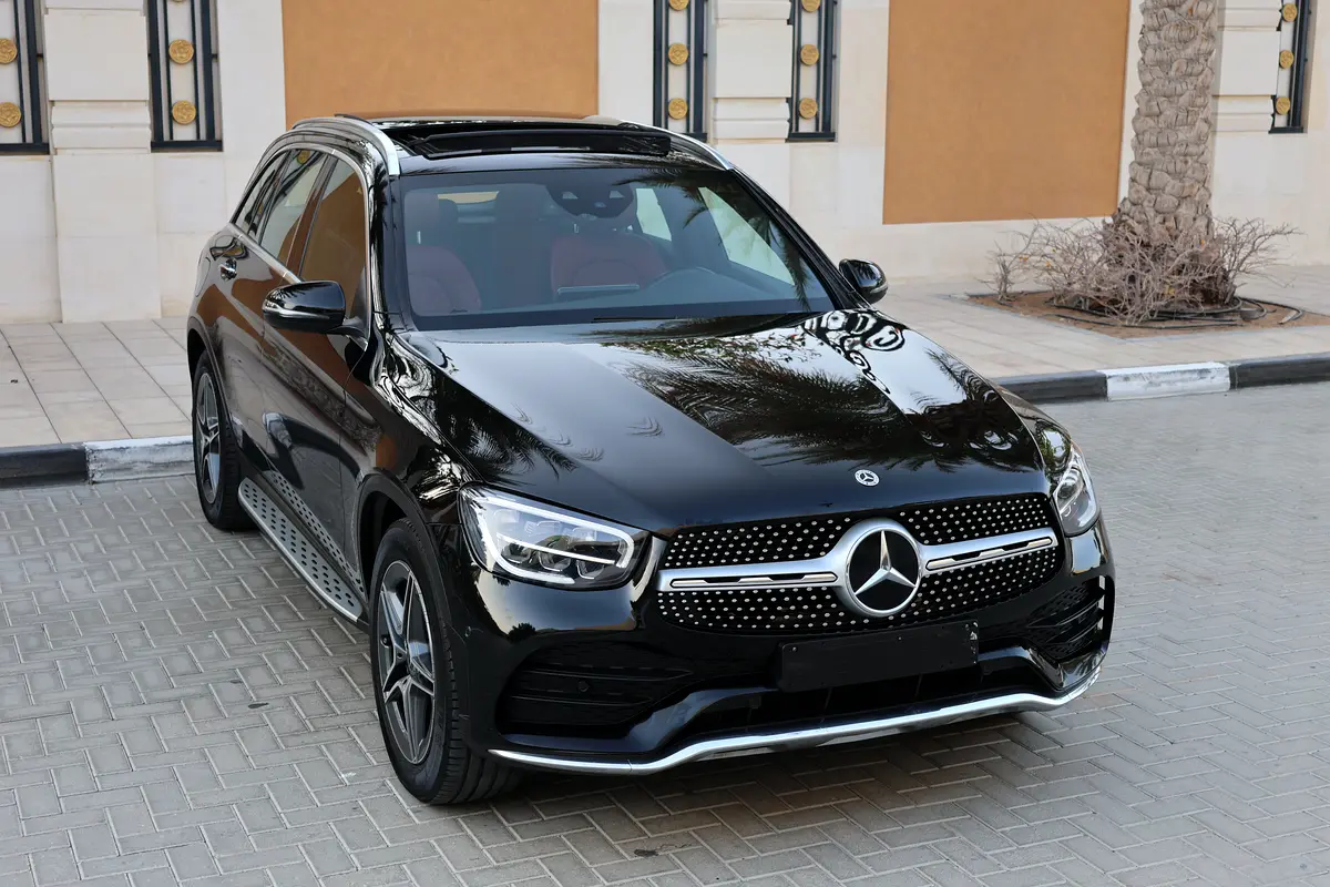 GLC200 AMG - GCC SPECS - UNDER WARRANTY - FULL SERVICE HISTORY - ACCIDENT FREE - Thumbnail 4