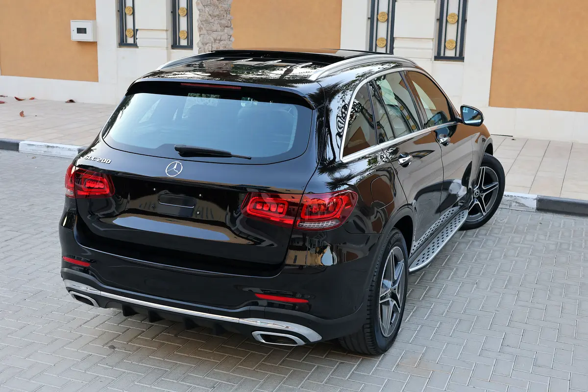 GLC200 AMG - GCC SPECS - UNDER WARRANTY - FULL SERVICE HISTORY - ACCIDENT FREE - Thumbnail 6
