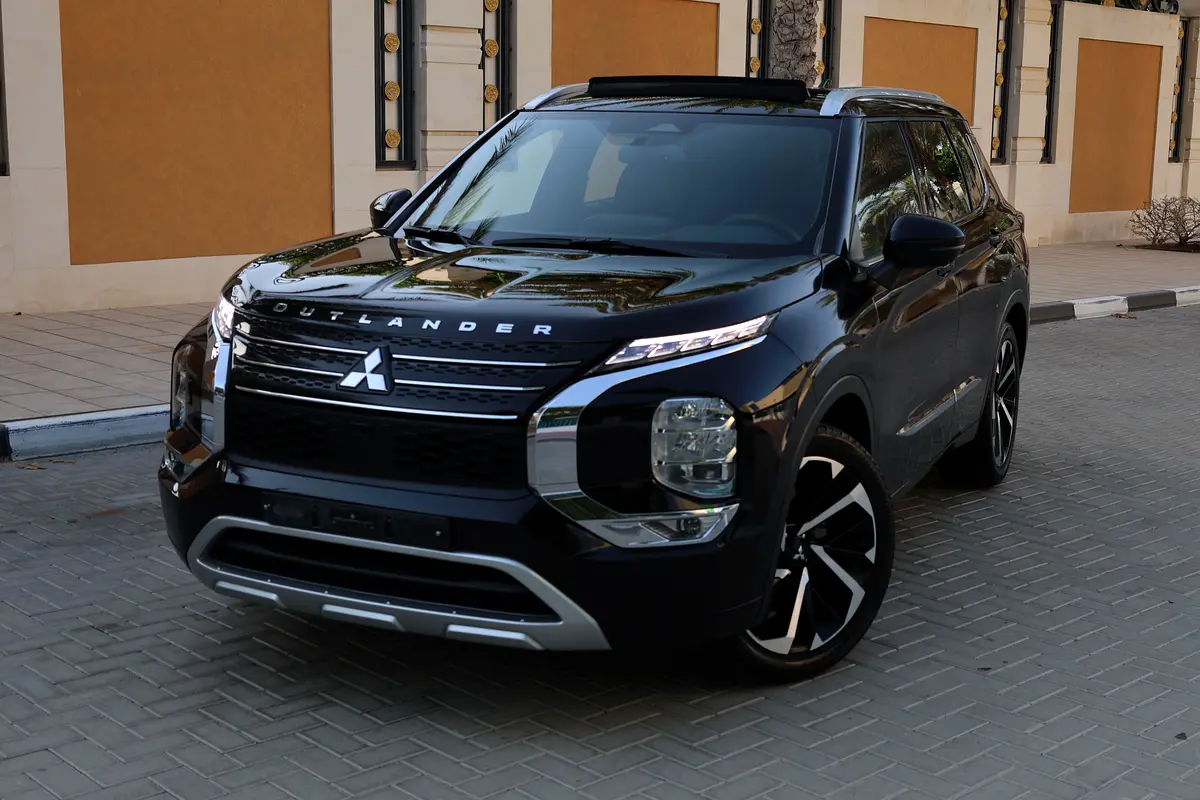 Mitsubishi Outlander Limited Edition 2025 -54000KM- GCC Specs - Brand New! - Image 1