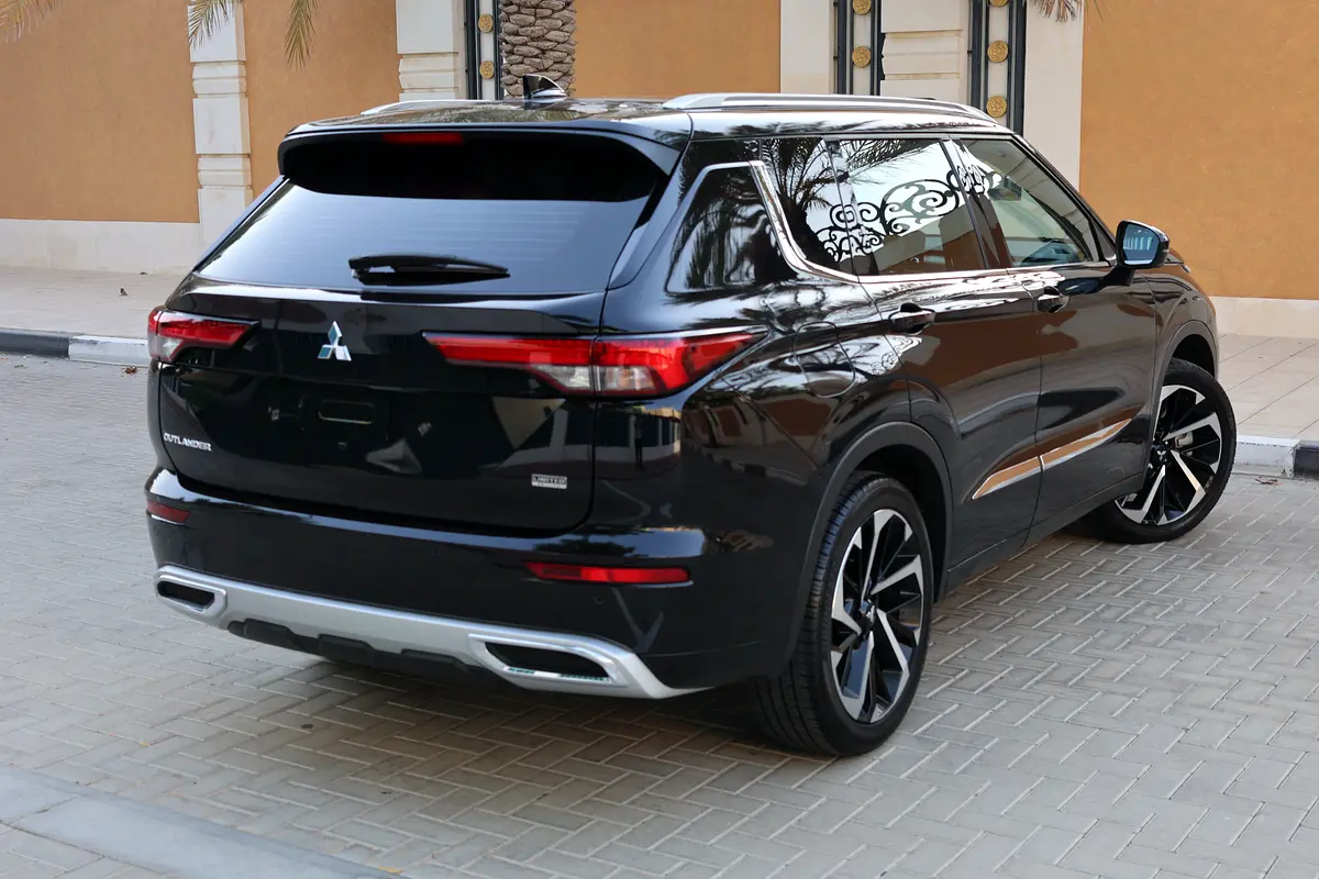 Mitsubishi Outlander Limited Edition 2025 -54000KM- GCC Specs - Brand New! - Thumbnail 3