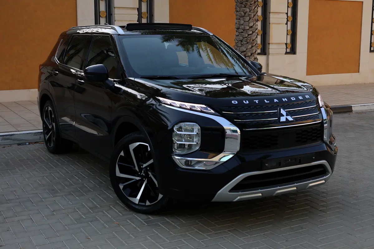 Mitsubishi Outlander Limited Edition 2025 -54000KM- GCC Specs - Brand New! - Thumbnail 2