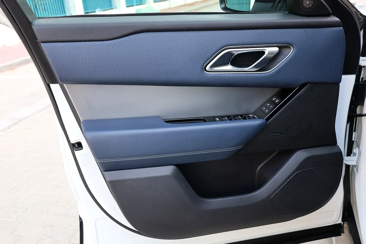 2020 Land Rover Range Rover Velar P250 S - 117000km - GCC Specs - Excellent Condition - Thumbnail 8
