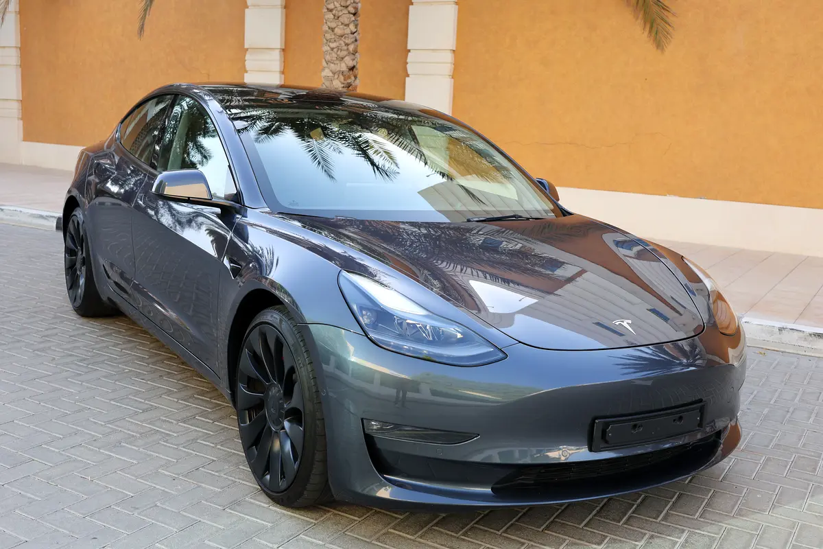 TESLA MODEL 3 PERFORMANCE - GCC SPECS - UNDER WARRANTY - FULL SERVICE HISTORY - ACCIDENT FREE - - Thumbnail 5