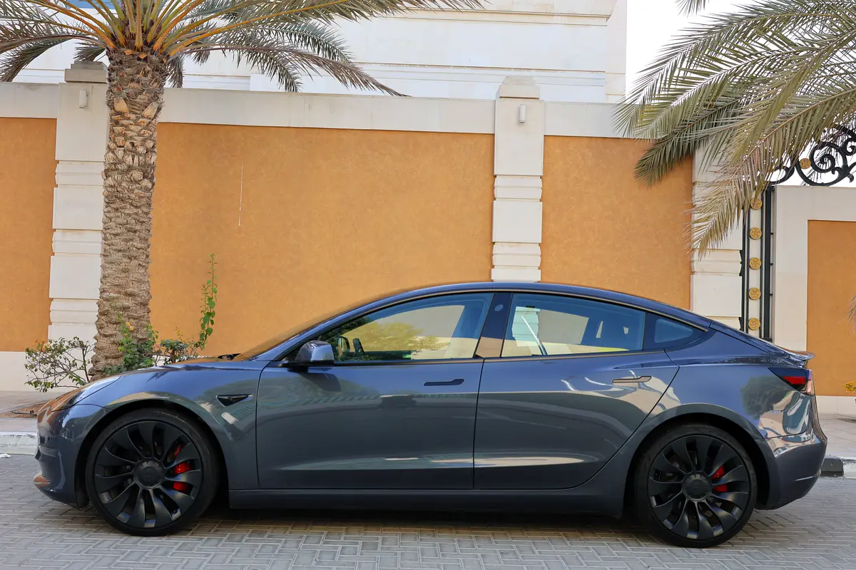 TESLA MODEL 3 PERFORMANCE - GCC SPECS - UNDER WARRANTY - FULL SERVICE HISTORY - ACCIDENT FREE - - Thumbnail 9