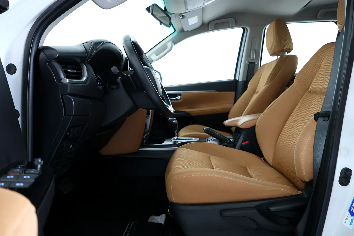 Toyota Fortuner GXR 2023 | GCC Specs | Low Mileage 46000km-Pristine Conditiom - Thumbnail 9