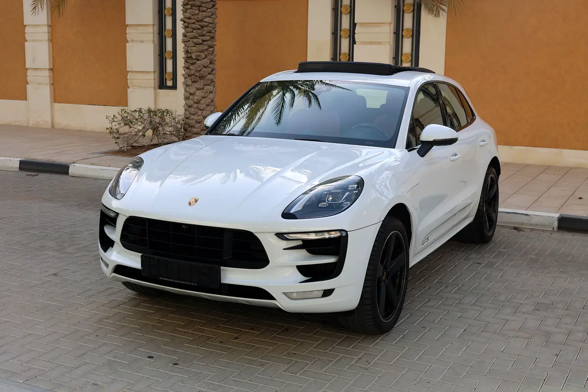 The Porsche Cayenne  UNDER WARRANTY FROM PORSCHE - ACCIDENT FREE - FULL SERVICE HISTORY FROM AGENCY - Thumbnail 3