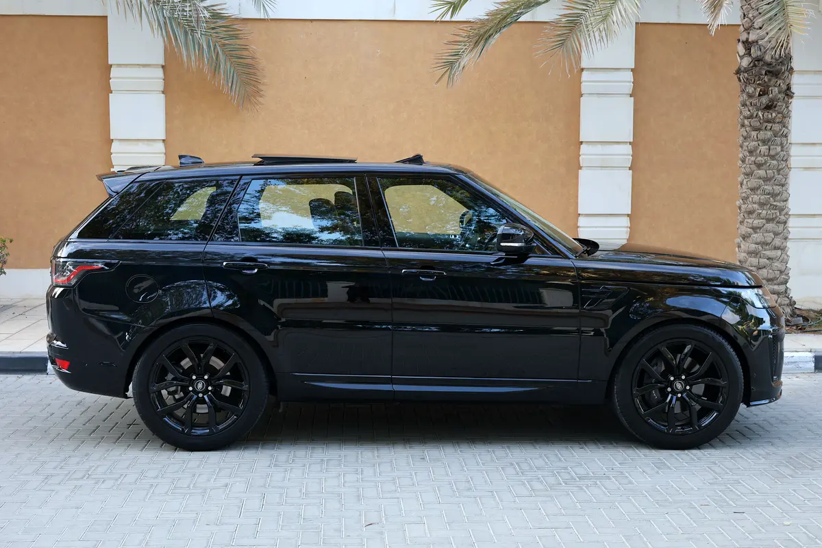 Range Rover Sport -2020-142000KM-GCC SPECS-EXCELLENT CONDITION SVR KIT at agency fix - Thumbnail 10
