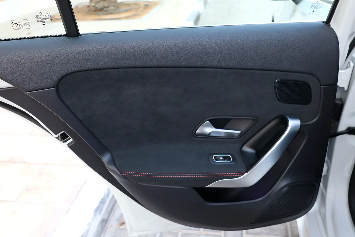Mercedes-Benz A200 AMG-2024-11000KM-GCC SPECS- UNDER WARRANTY  SERVICE CONTRACT available black as w - Thumbnail 8