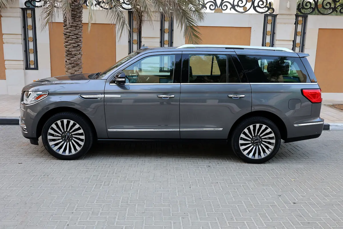 Lincoln Navigator-2021-127000KM-GCC SPECS-EXCELLENT CONDITION - Thumbnail 7