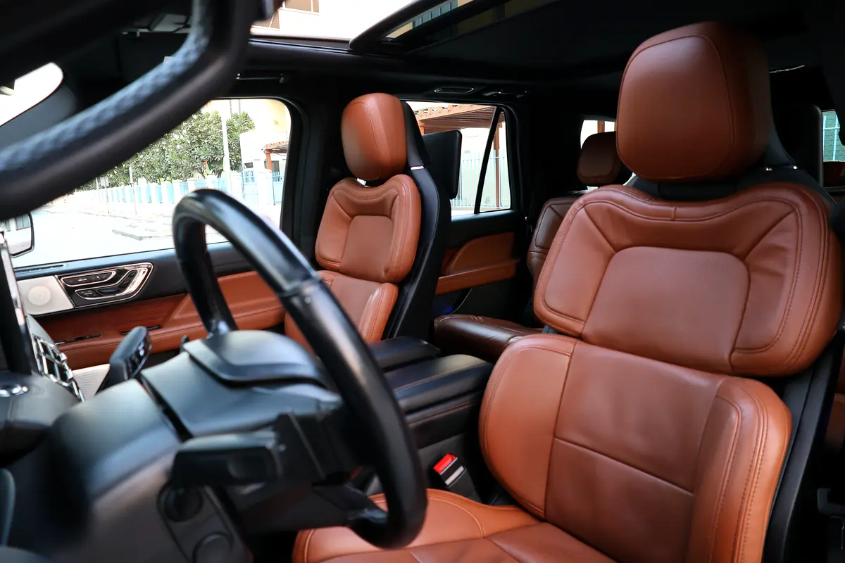 Lincoln Navigator-2021-127000KM-GCC SPECS-EXCELLENT CONDITION - Thumbnail 10