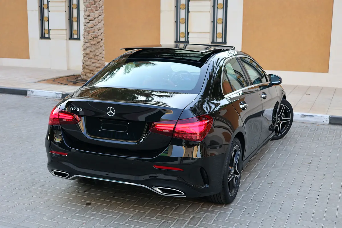 A200 AMG - GCC SPECS - UNDER WARRANTY / SERVICE CONTRACT 105,000 KM FROM GARGASH - ACCIDENT FREE - - Thumbnail 6