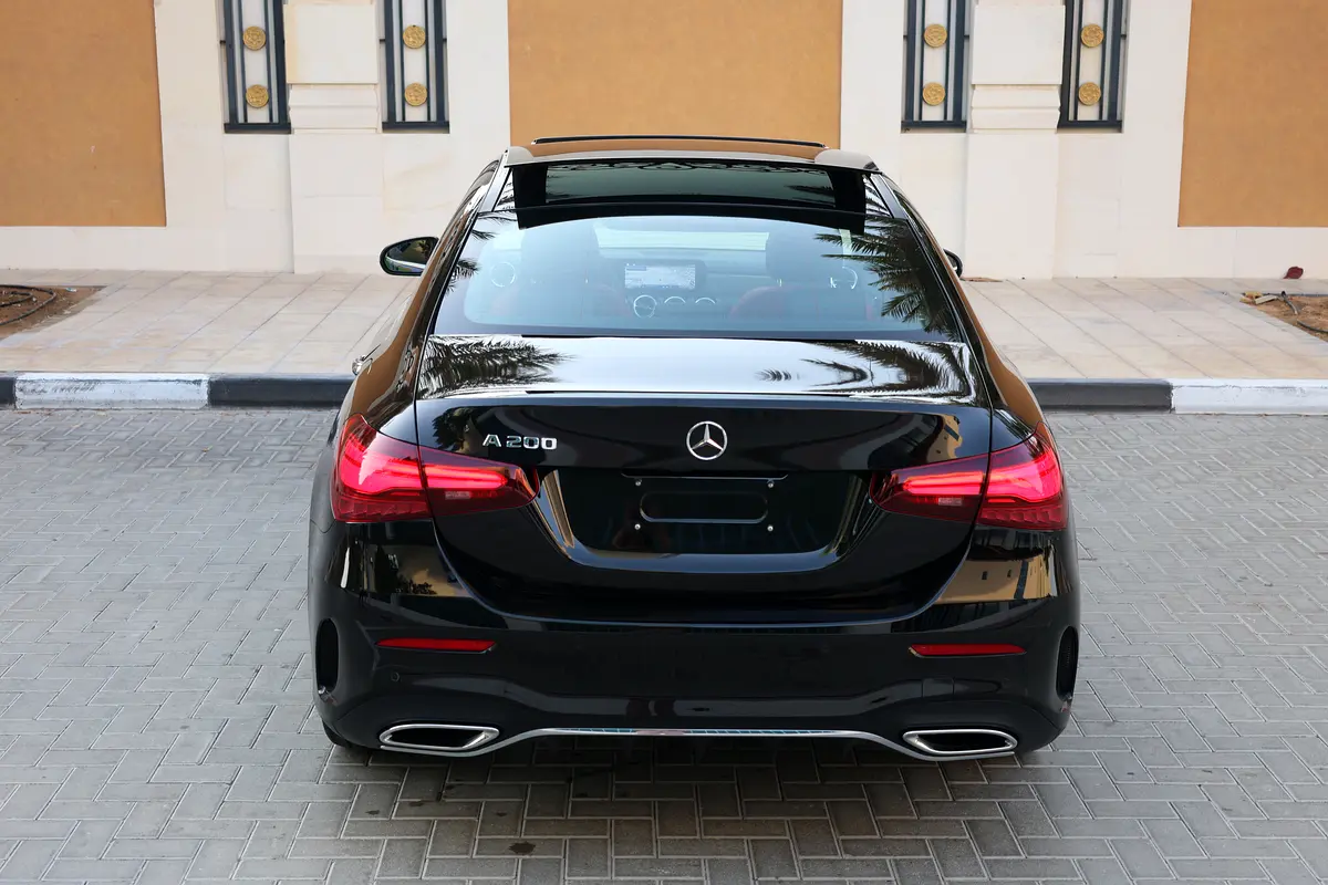 A200 AMG - GCC SPECS - UNDER WARRANTY / SERVICE CONTRACT 105,000 KM FROM GARGASH - ACCIDENT FREE - - Thumbnail 8