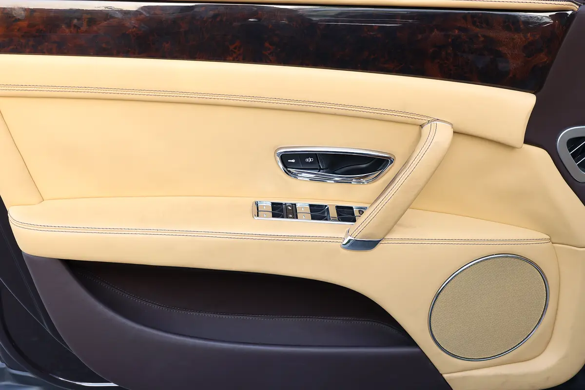 Bentley Flying Spur W12 2014 GCC Specs-71000km-EXCELLENT CONDITION - Thumbnail 9