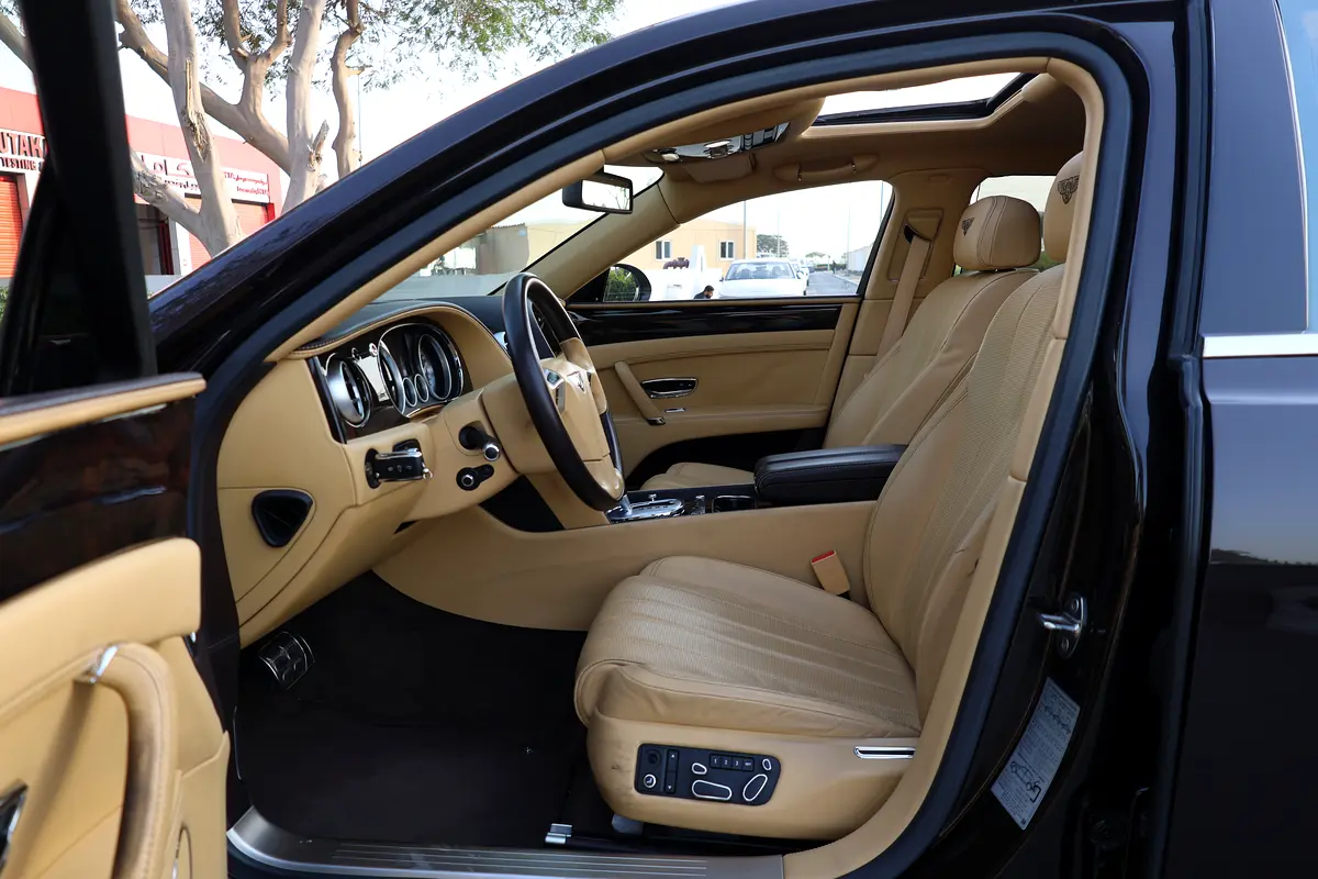 Bentley Flying Spur W12 2014 GCC Specs-71000km-EXCELLENT CONDITION - Thumbnail 10